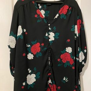🔥SOLD🔥 Torrid Black, Red and White floral blouse